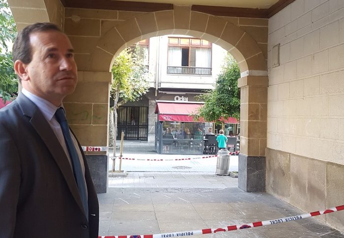 El PP solicita regular el juego de balones y patines en la plaza de las Escuelas de Las Arenas