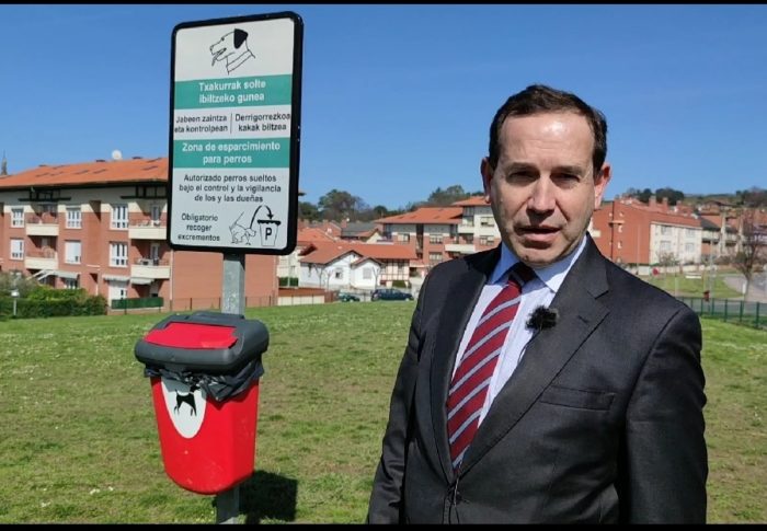 Andrade propone habilitar en cada barrio de Getxo una zona vallada para perros sueltos