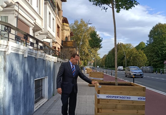 El PP pide la retirada de las nuevas jardineras de Zugazarte que dificultan el acceso a viviendas y reducen visibilidad