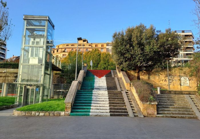 El PP de Getxo solicita que se abra un expediente sancionador a EH Bildu por las pintadas realizadas en las escaleras de Villamonte y exige que asuma los gastos de limpieza